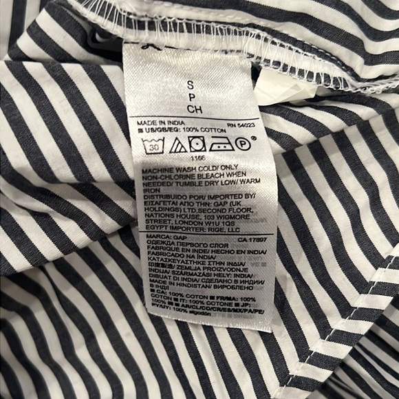 GAP Woman’s Striped Cold Shoulder Blouse Size Small - Picture 5 of 5